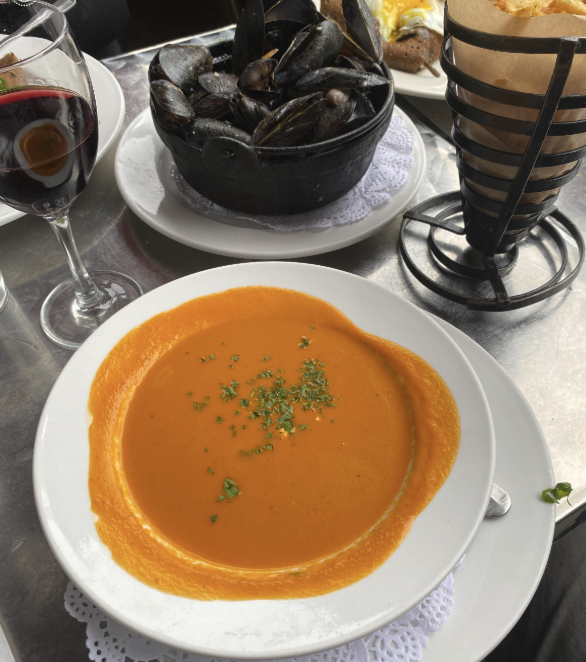 Tomato soup and mussels at Chez Maman – what delicious food! (Callum McArthur ‘24)
